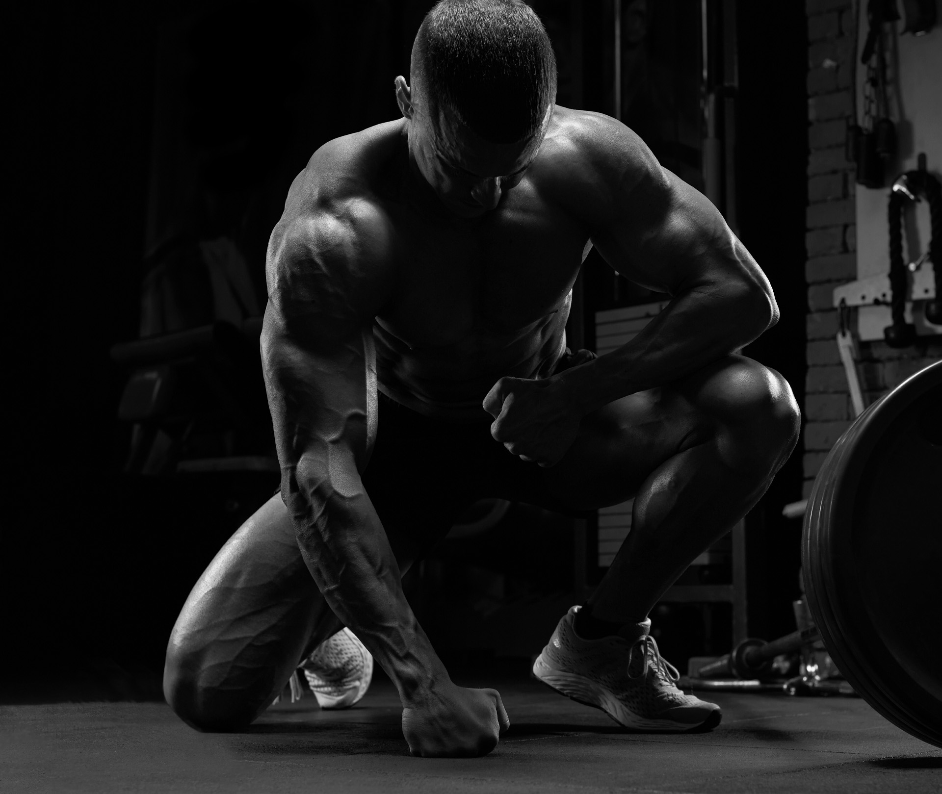 Mann beim Sport am niederknien